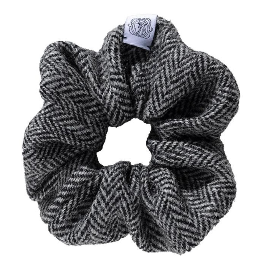 Miler Menswear | Memadam: Scrunchie Szara Welniana Gumka Do Wlosow Z Harris Tweedu